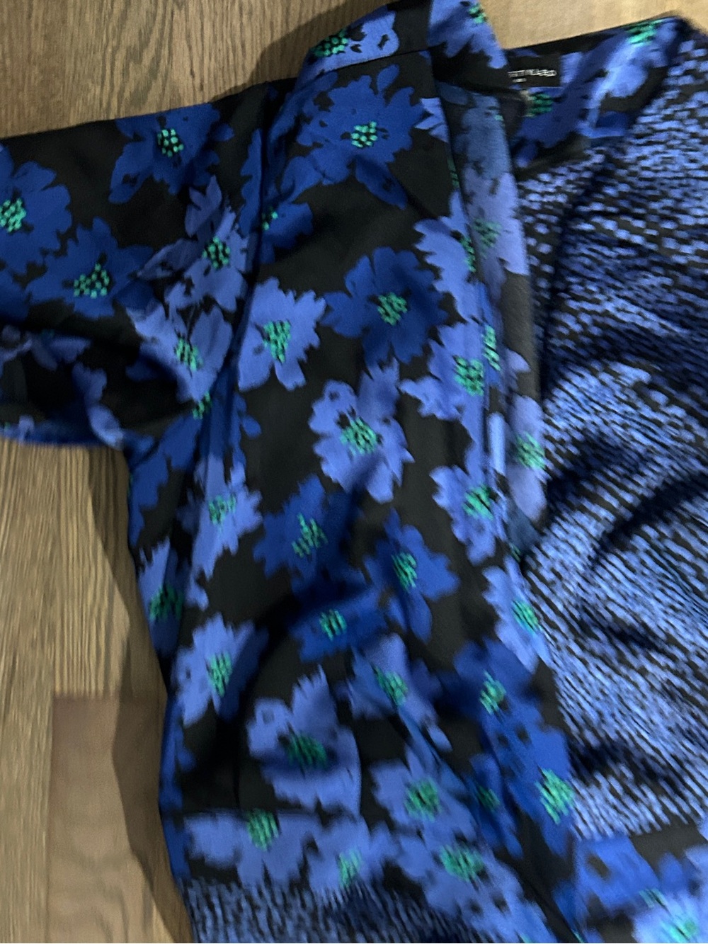 Simply Styled Floral Dolman Sleeve Wrap Dress - Picture 5 of 8